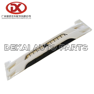 Bộ phận thân ISUZU Vỉ nướng phía trước màu trắng 8974289771 Nướng NPR 75 L = 133 MỚI