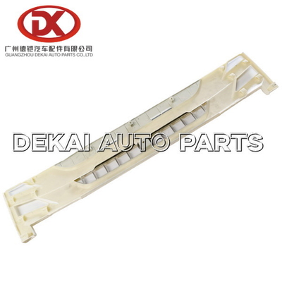 Bộ phận thân ISUZU Vỉ nướng phía trước màu trắng 8974289771 Nướng NPR 75 L = 133 MỚI